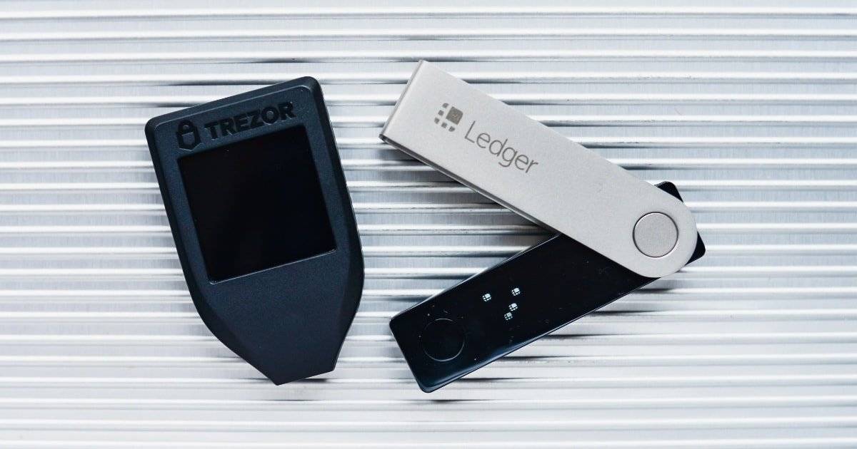 48681-95075-crypto-wallets-trezor-ledger-Photo-by-oliemaneth-on-Unsplash-xl